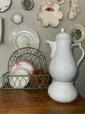 Cottagecore Kaiser White Porcelain Coffee Carafe with Warmer
